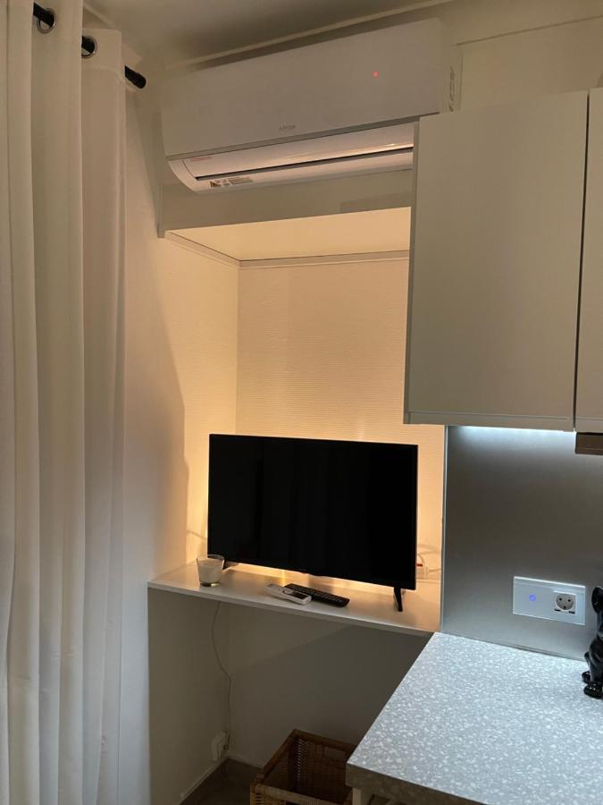 Cozy Studio On The Beach Антіб Екстер'єр фото